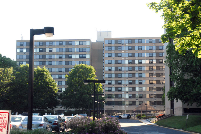 Pond Run Housing (62+) in Trenton, NJ - Foto de edificio - Building Photo