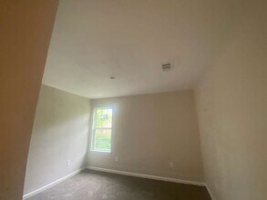 275 Wood Fern Dr in Cleveland, TX - Building Photo - Building Photo