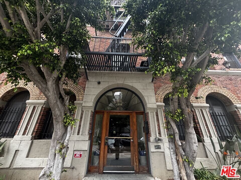 361 S Detroit St in Los Angeles, CA - Building Photo