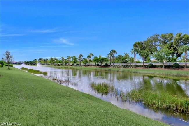 7253 Wilton Dr N in Naples, FL - Foto de edificio - Building Photo