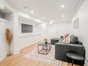 217 Geary Ave in Toronto, ON - Building Photo - Building Photo