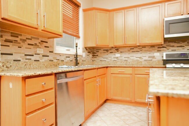 6532 N California Ave in Chicago, IL - Building Photo - Building Photo