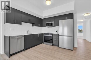 940 St David St N in Fergus, ON - Building Photo