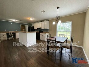 43415 Norwood Rd in Gonzales, LA - Building Photo - Building Photo