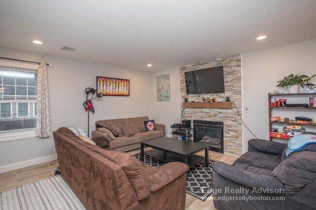 29 Mount Vernon St, Unit 1 in Boston, MA - Foto de edificio - Building Photo