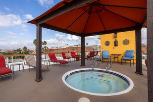 659 S Cloverdale Ave in Los Angeles, CA - Building Photo