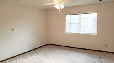 470 Peterson St in Iowa City, IA - Building Photo - Building Photo