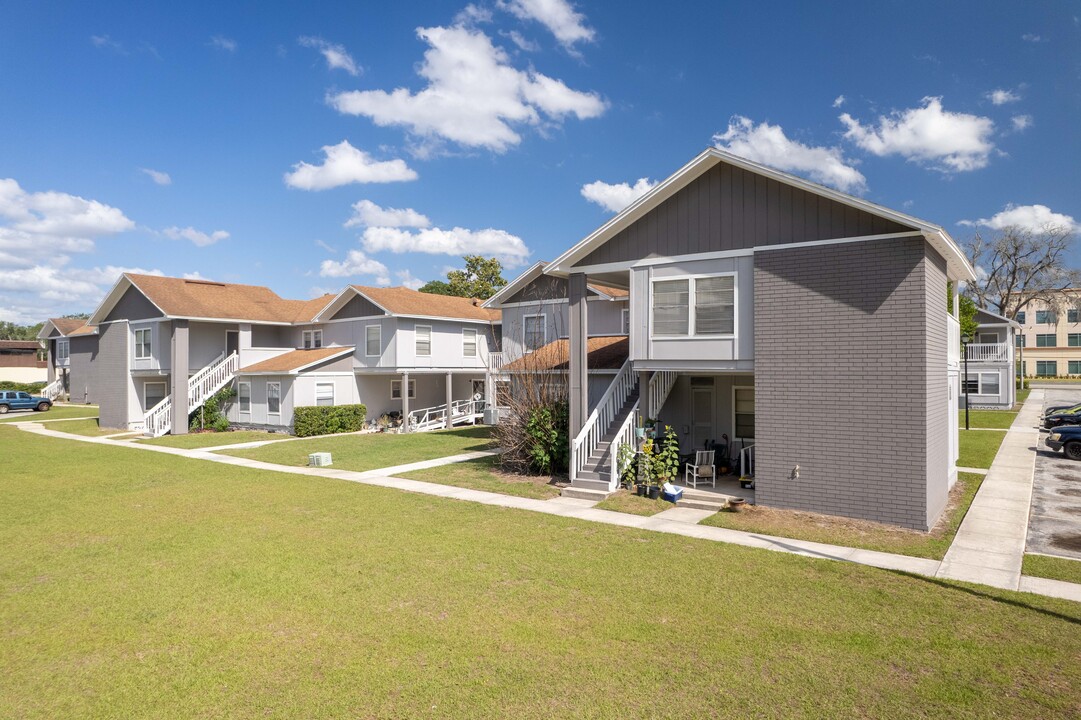 Kings Tree Apartments in Orange Park, FL - Building Photo