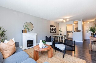 1526 George St in White Rock, BC - Building Photo