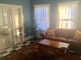 18 Forbes St Apartments