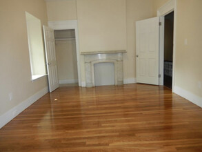 16 Cobden St, Unit 1 in Boston, MA - Building Photo - Building Photo