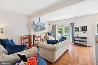 2610 Grayton Ln, Unit 5005-2410 in Woodbridge, VA - Foto de edificio - Building Photo