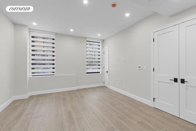 760 Metropolitan Ave in Brooklyn, NY - Foto de edificio - Building Photo