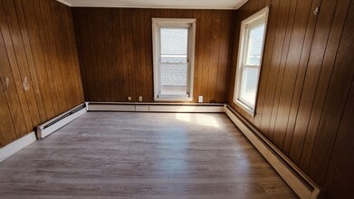 206 Lowell St, Unit Apt 2 in Manchester, NH - Building Photo - Building Photo