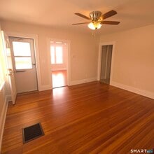 27 Maple St in Manchester, CT - Foto de edificio - Building Photo