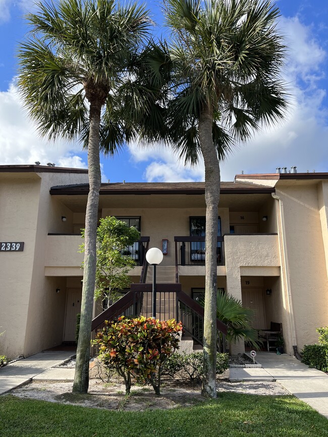 2339 SW 15th St, Unit Unit16 in Deerfield Beach, FL - Foto de edificio - Building Photo