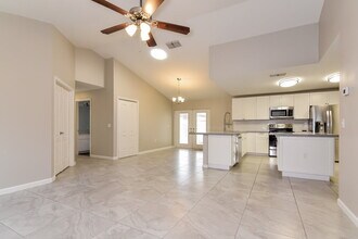 948 Wicketrun Dr in Brandon, FL - Building Photo - Building Photo