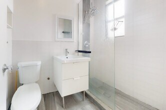 30th Street in Queens, NY - Foto de edificio - Building Photo