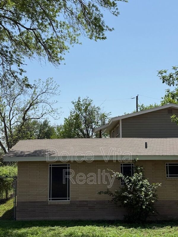 property at 2233 Ivy Ave