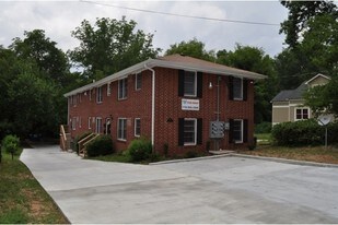 569 Lawton St in Atlanta, GA - Building Photo
