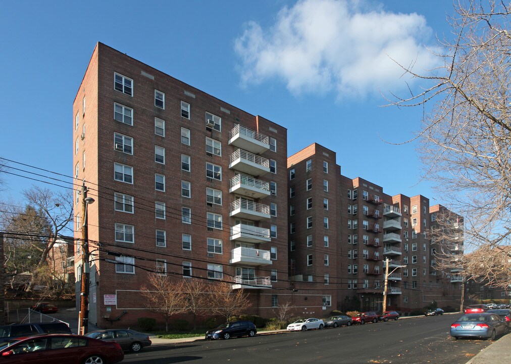 The Darlton Apartments in Yonkers, NY - Foto de edificio