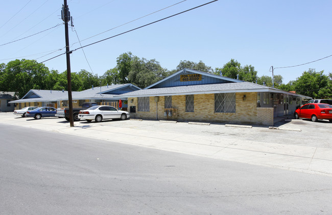 Rockwood Apartments in San Antonio, TX - Foto de edificio - Building Photo