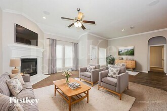 3213 Charing Cross Rd in Midlothian, TX - Foto de edificio - Building Photo