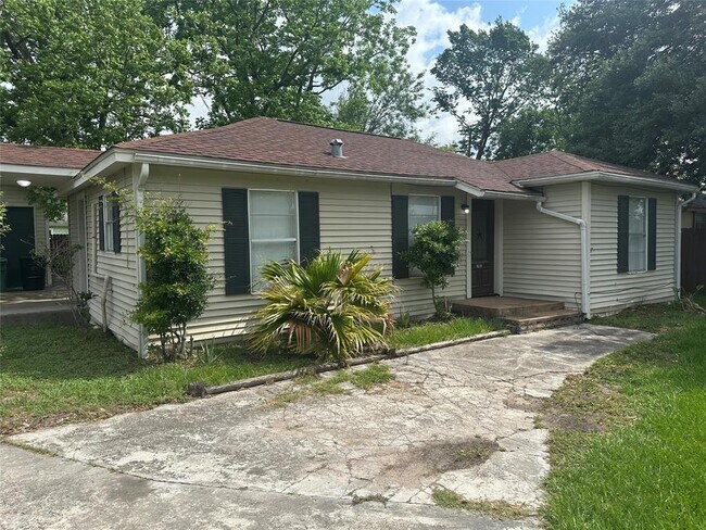 property at 213 Treasure Dr