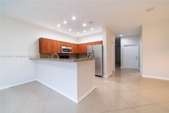 5327 SW 40th Ave in Fort Lauderdale, FL - Building Photo - Building Photo