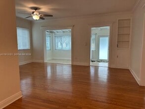 436 Lark Ave in Miami Springs, FL - Foto de edificio - Building Photo