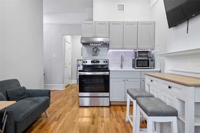 property at 423 W 144th St