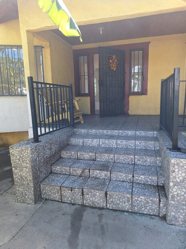 1280 W 38th St in Los Angeles, CA - Building Photo - Building Photo