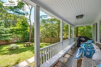 40 Missapogue Ct in Southampton, NY - Building Photo - Building Photo
