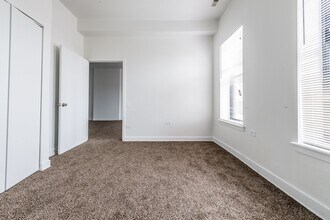 9001 S Commercial Ave Chicago, IL 60617 in Chicago, IL - Building Photo - Building Photo