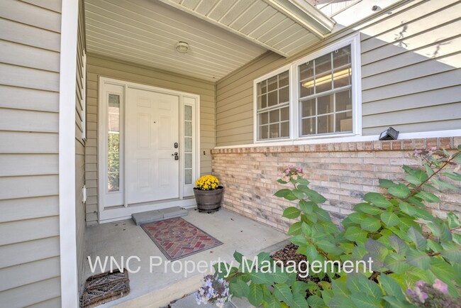 302 Creeks End Cir in Mills River, NC - Building Photo - Building Photo