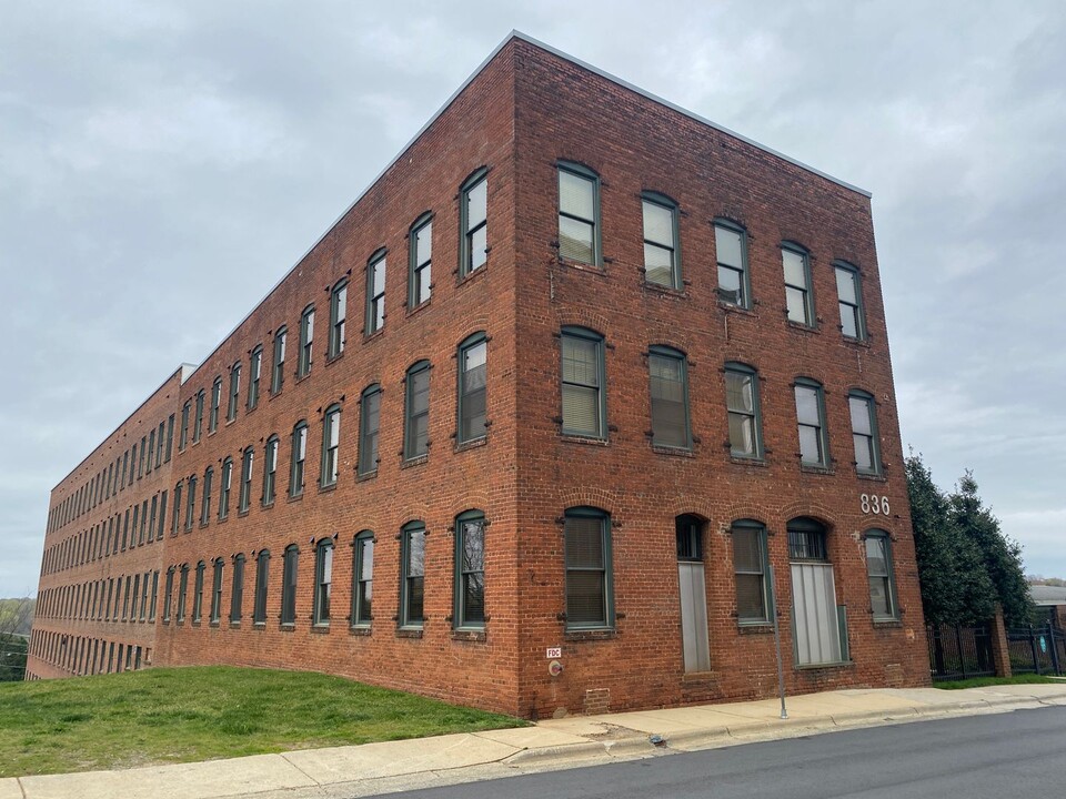 836 Oak St NW in Winston-Salem, NC - Building Photo