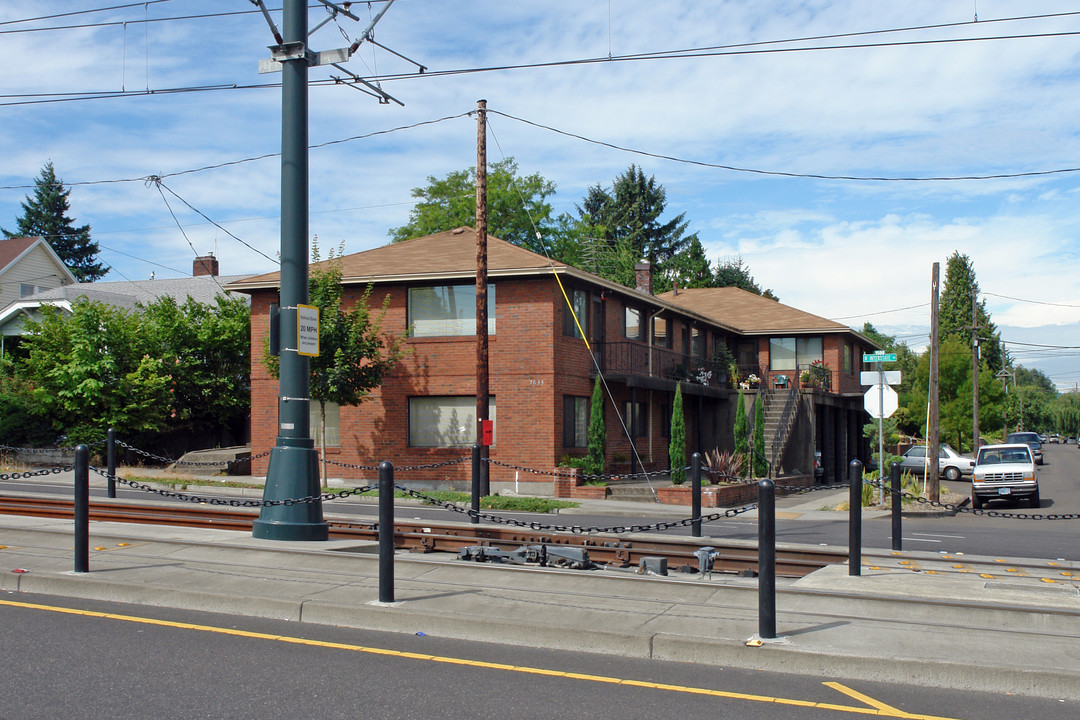 Cavalier Apartments in Portland, OR - Building Photo