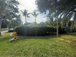 695 NE 81st St in Miami, FL - Building Photo - Building Photo