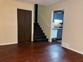 6803 8th St N in Oakdale, MN - Foto de edificio - Building Photo