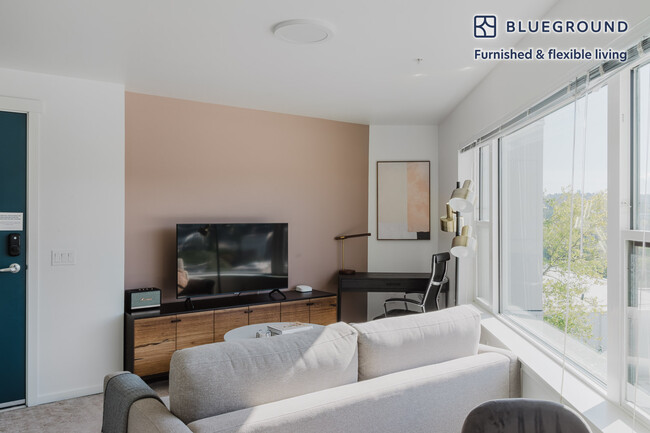 4609 Union Bay Pl NE in Seattle, WA - Foto de edificio - Building Photo