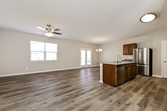 2901 S Hills in Riverdale, GA - Foto de edificio - Building Photo