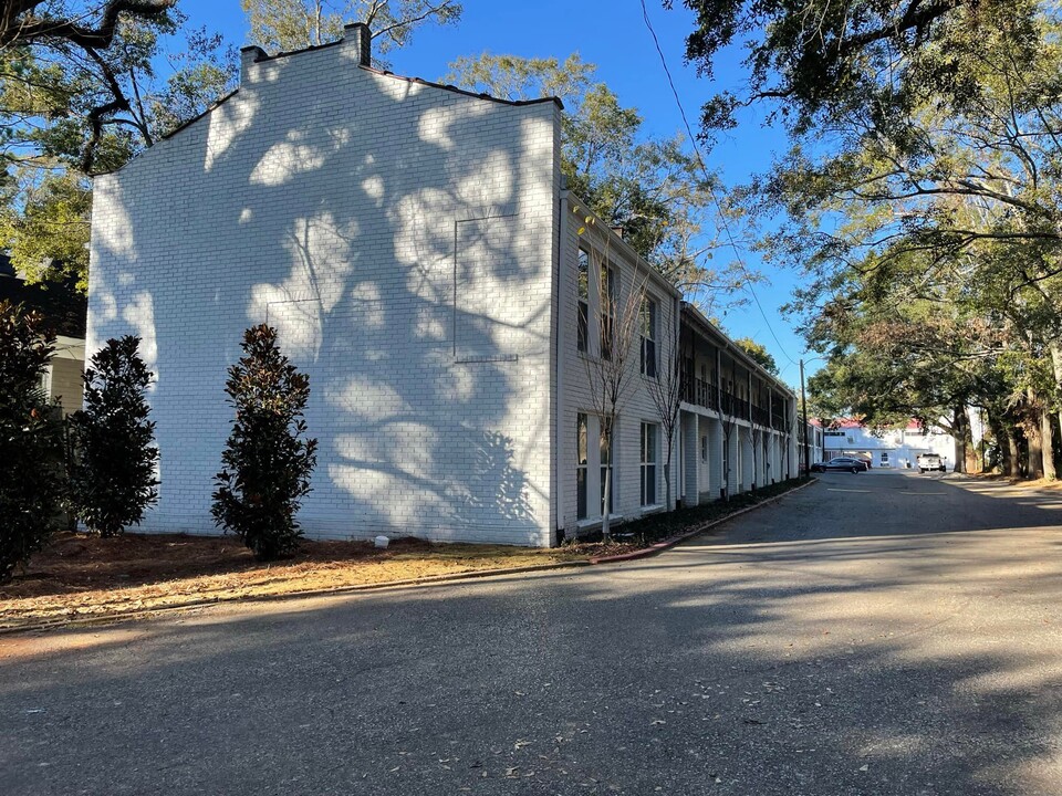 Old Shell Commons in Mobile, AL - Building Photo