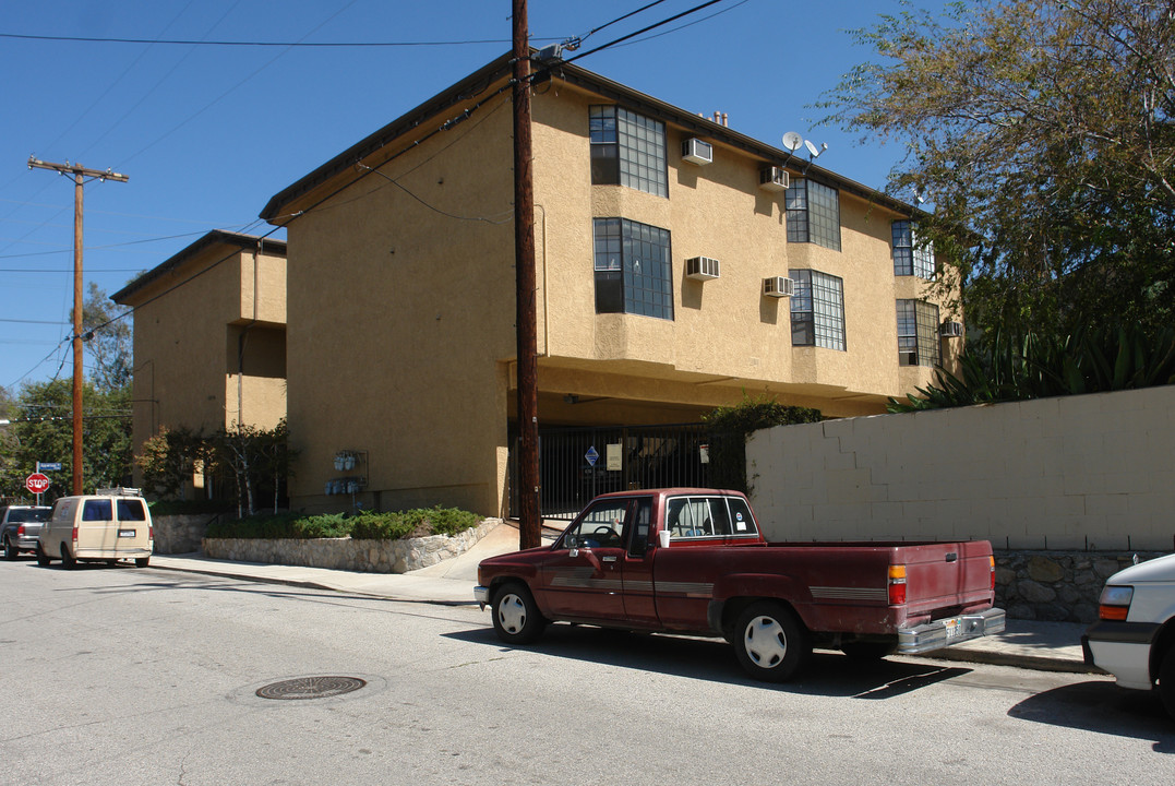 10252 Hillhaven Ave in Tujunga, CA - Building Photo