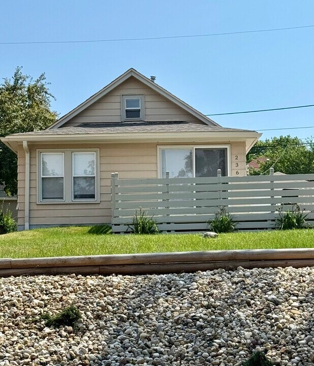 236 S 78th St in Milwaukee, WI - Building Photo