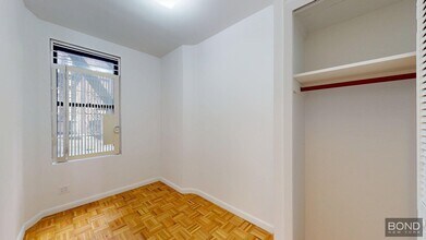 365 Broome St in New York, NY - Building Photo - Building Photo