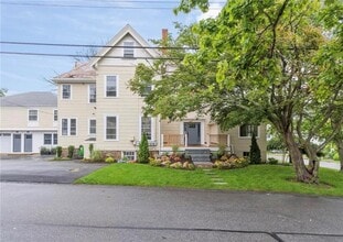 259 Gibbs Ave in Newport, RI - Building Photo - Building Photo