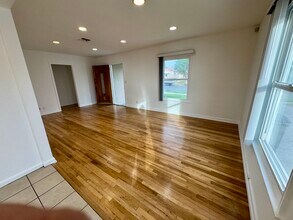 13331 S New Hampshire Ave in Gardena, CA - Foto de edificio - Building Photo