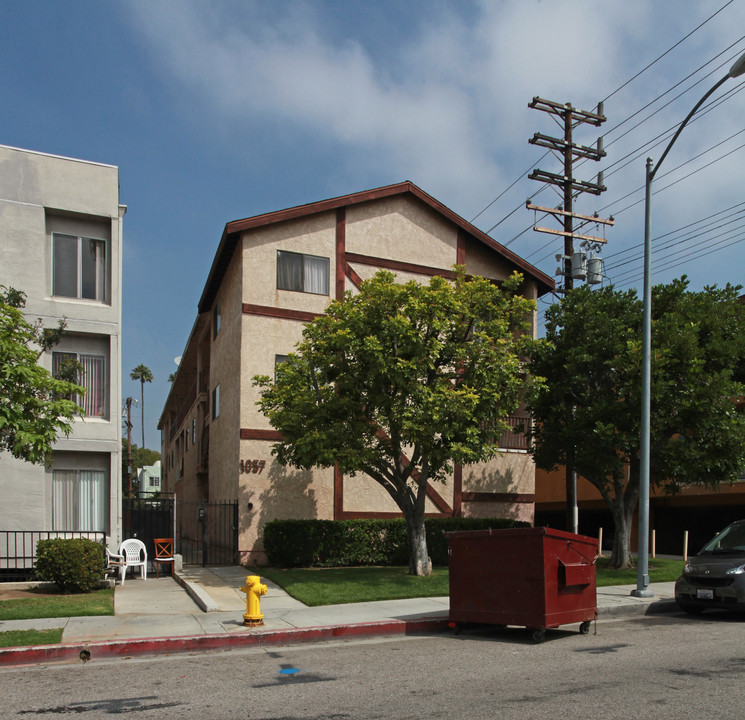 1059 Justin Ave in Glendale, CA - Building Photo