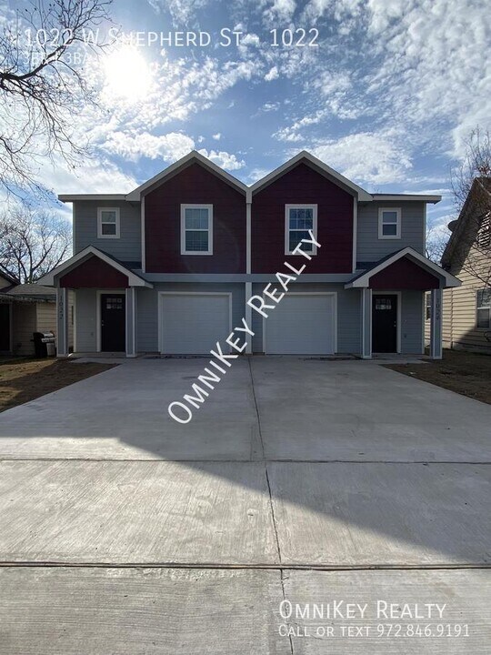 1022 W Shepherd St in Denison, TX - Foto de edificio