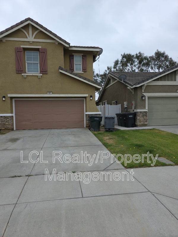 property at 587 Gloriosa Ave